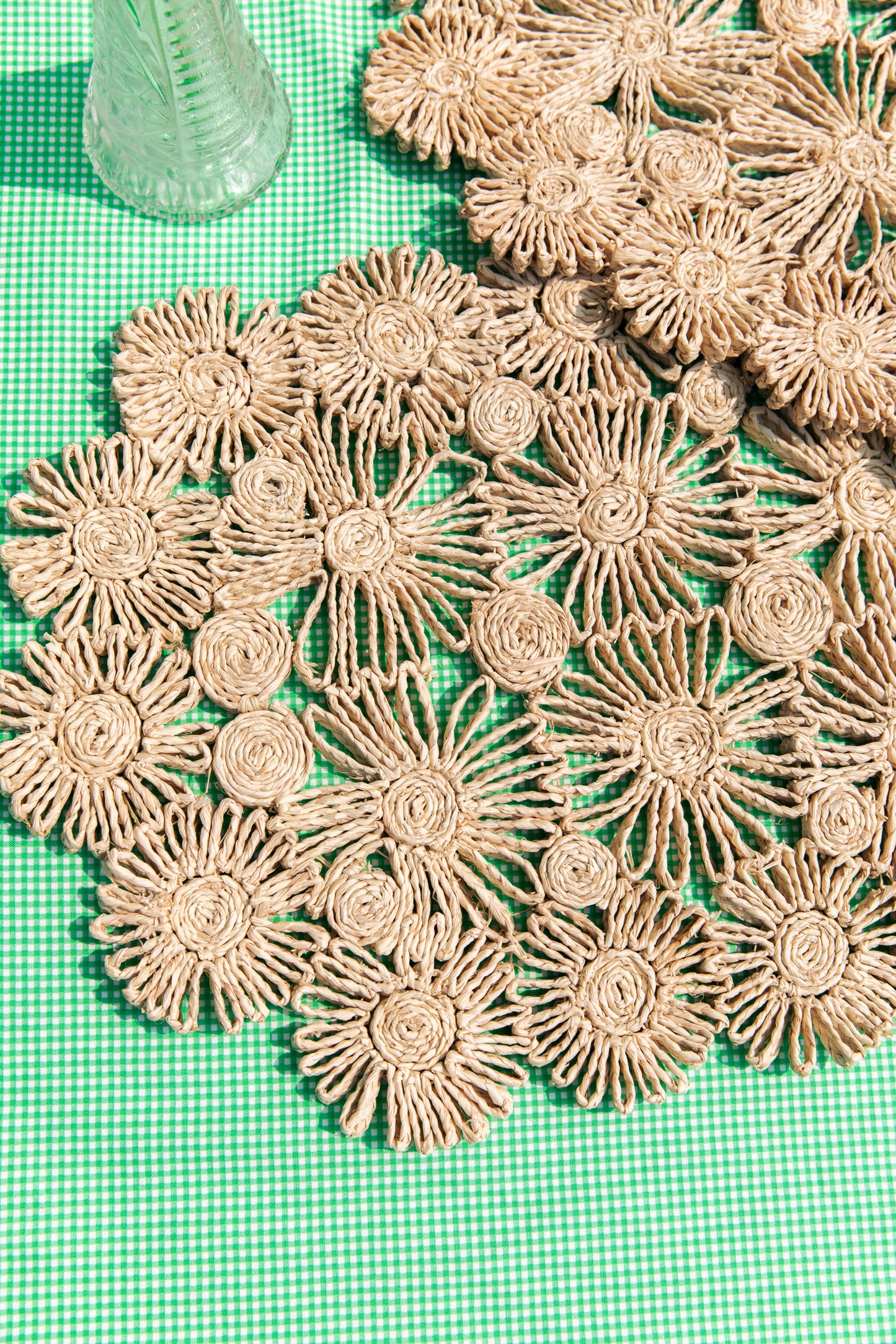 Fleur Raffia Placemat, Natural Color Flowers Woven Tabletop