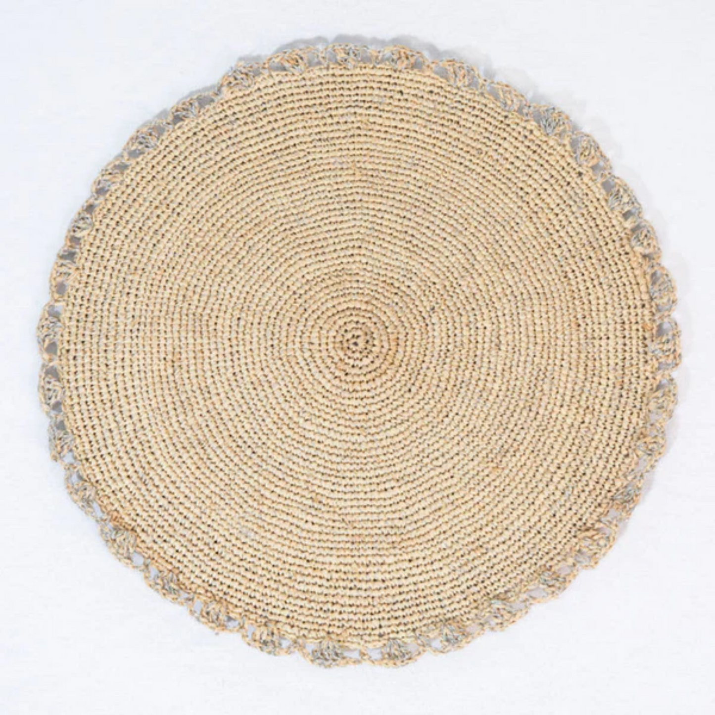 Metallic Aura placemat, Woven raffia tabletop