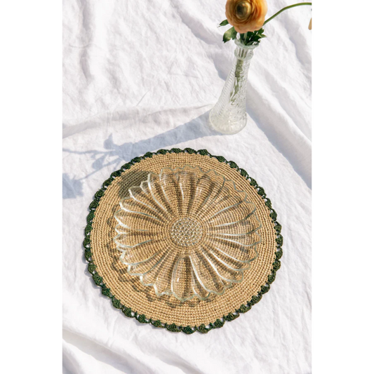 Aura Green edge placemat, Woven raffia tabletop