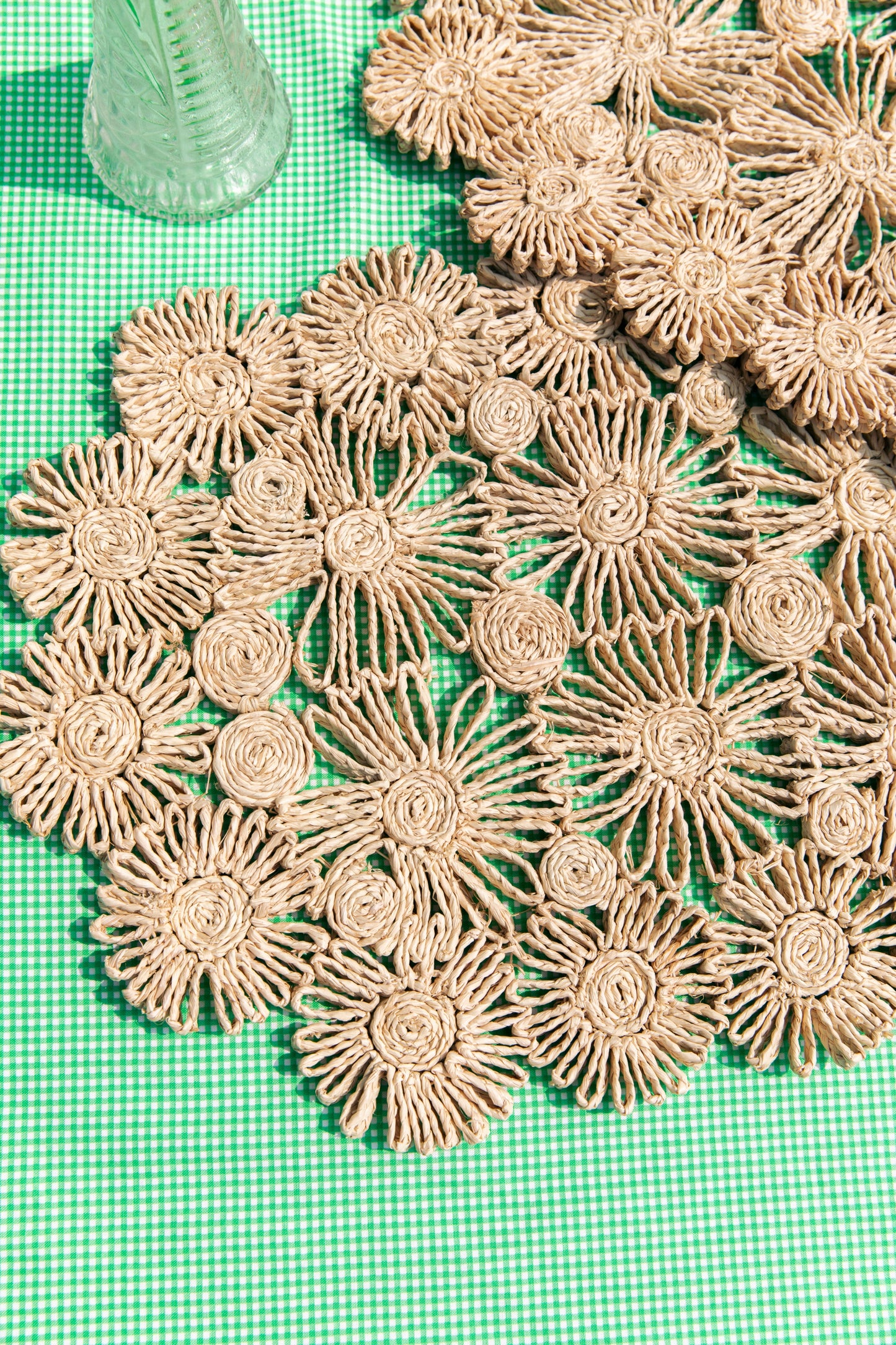 Fleur Raffia Placemat, Natural Color Flowers Woven Tabletop