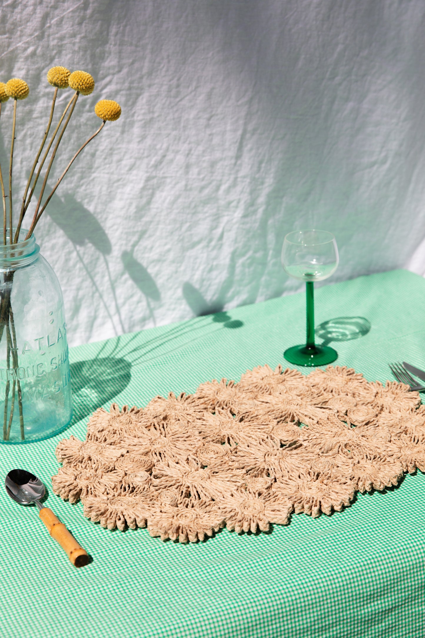 Fleur Raffia Placemat, Natural Color Flowers Woven Tabletop