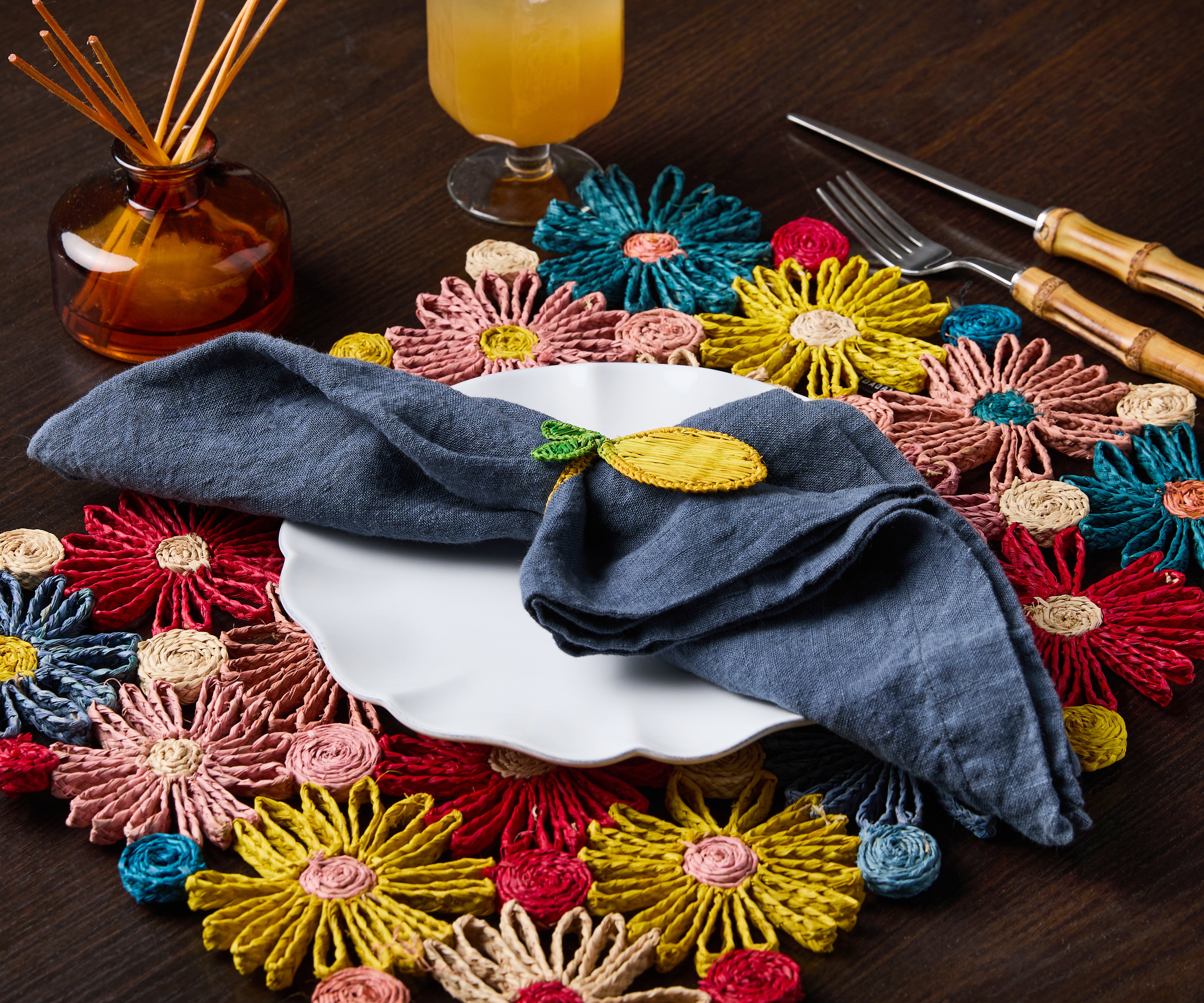 Fleur Raffia placemat, Multicolor Flowers woven tabletop – Payton James