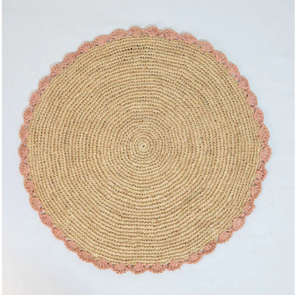 Aura Pink edge placemat, Woven raffia tabletop