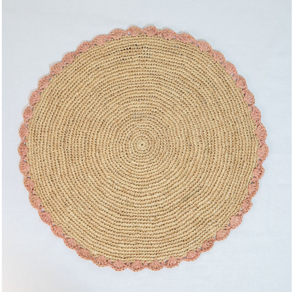 Aura Pink edge placemat, Woven raffia tabletop