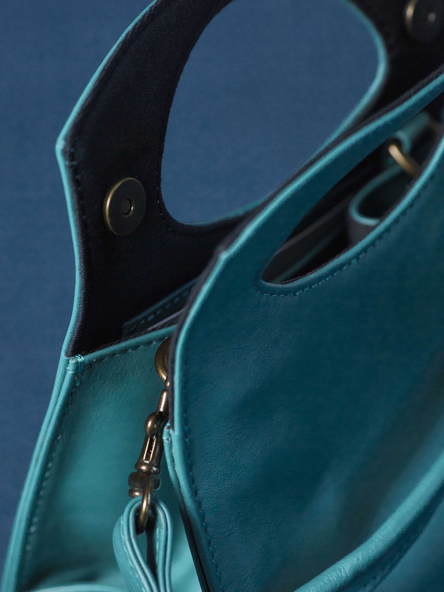 Leather-Crossbody Handbag- Emerald Color-by-PaytonJames-Nashville-designer. inside of bag