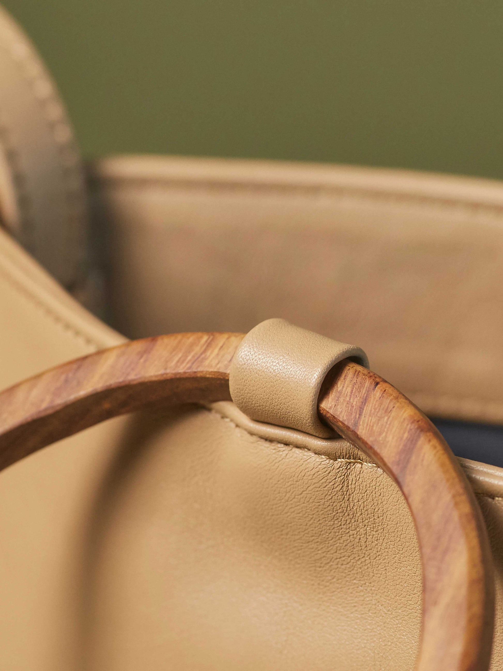 Leather-Tote and Crossbody-Handbag-Cappucino-Bag-by-PaytonJames-Nashville-designer closeup of wood handle